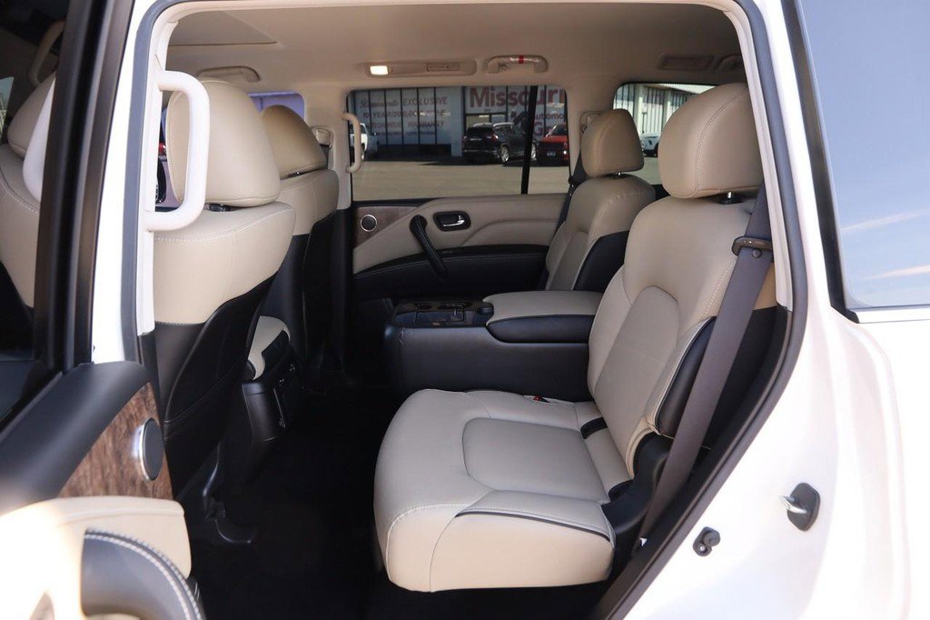 Used 2023 INFINITI QX80 Premium Select w/ Cargo Package image 11