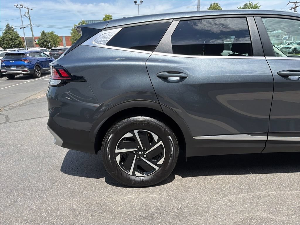 Used 2025 Kia Sportage LX AWD/4WD image 7