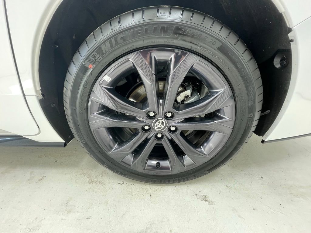 Used 2025 Toyota Sienna XSE image 9