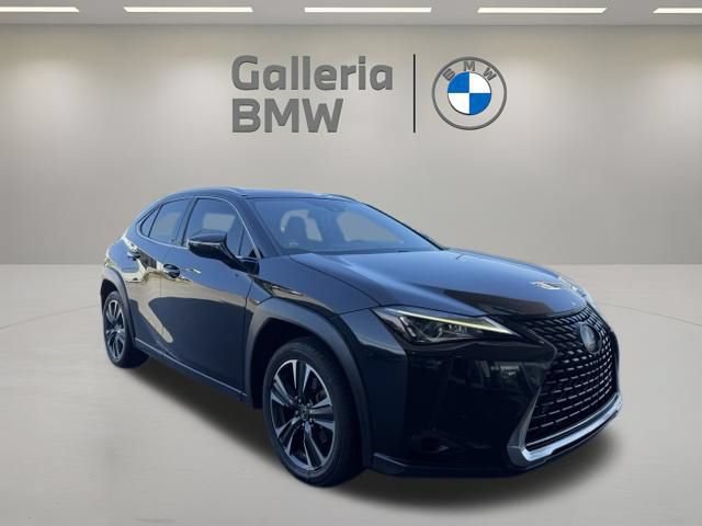 Used 2021 Lexus UX 200 w/ Accessory Package (Z1) FWD image 4
