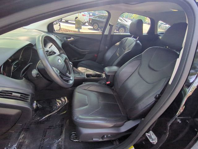 Used 2016 Ford Focus SE w/ Equipment Group 201A FWD image 16