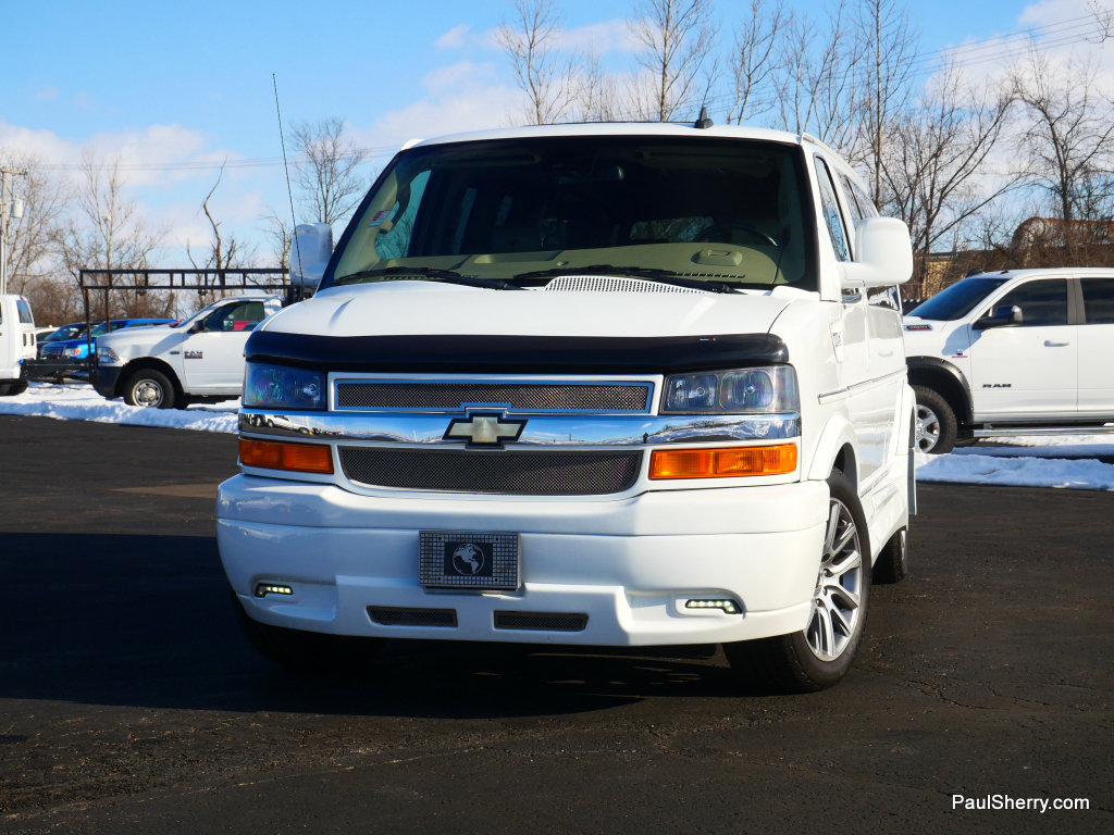 Used 2019 Chevrolet Express 2500 w/ Enhanced Convenience Package RWD image 13