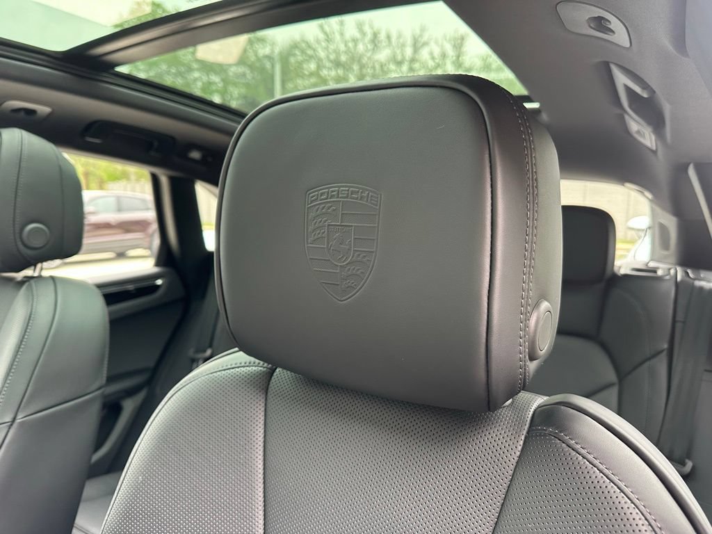 Used 2026 Porsche Macan Turbo AWD/4WD image 24