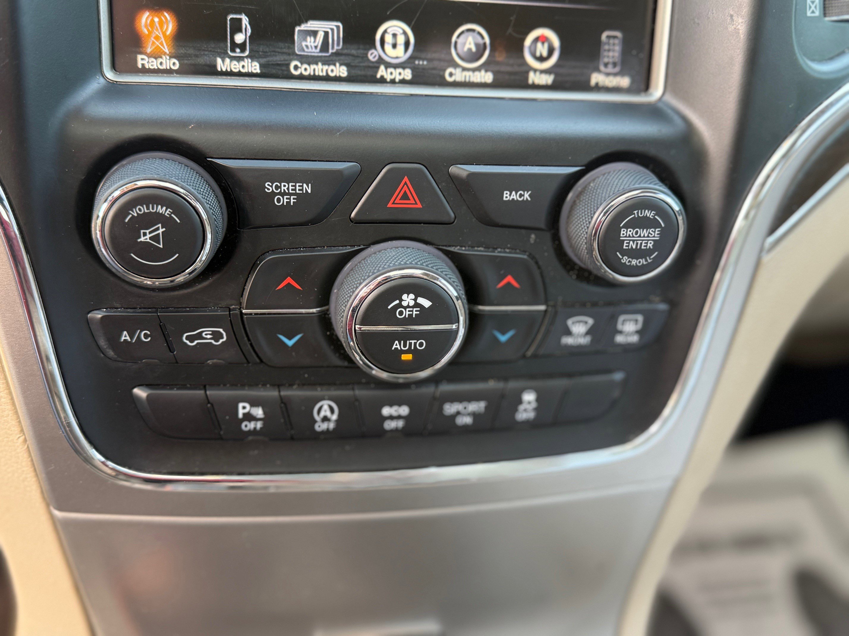 Used 2017 Jeep Grand Cherokee Limited w/ Luxury Group II image 16