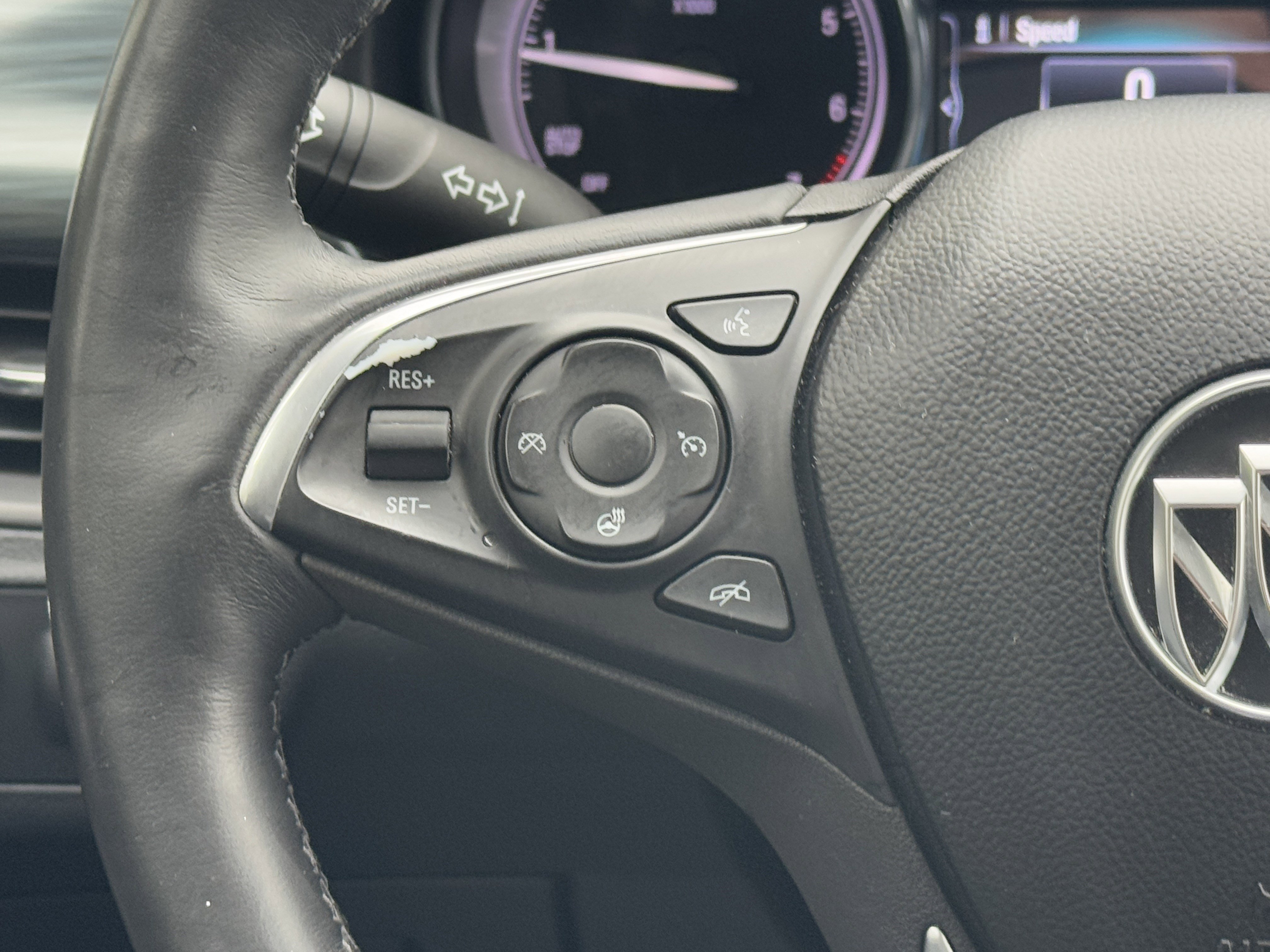 Used 2020 Buick Envision Essence image 30