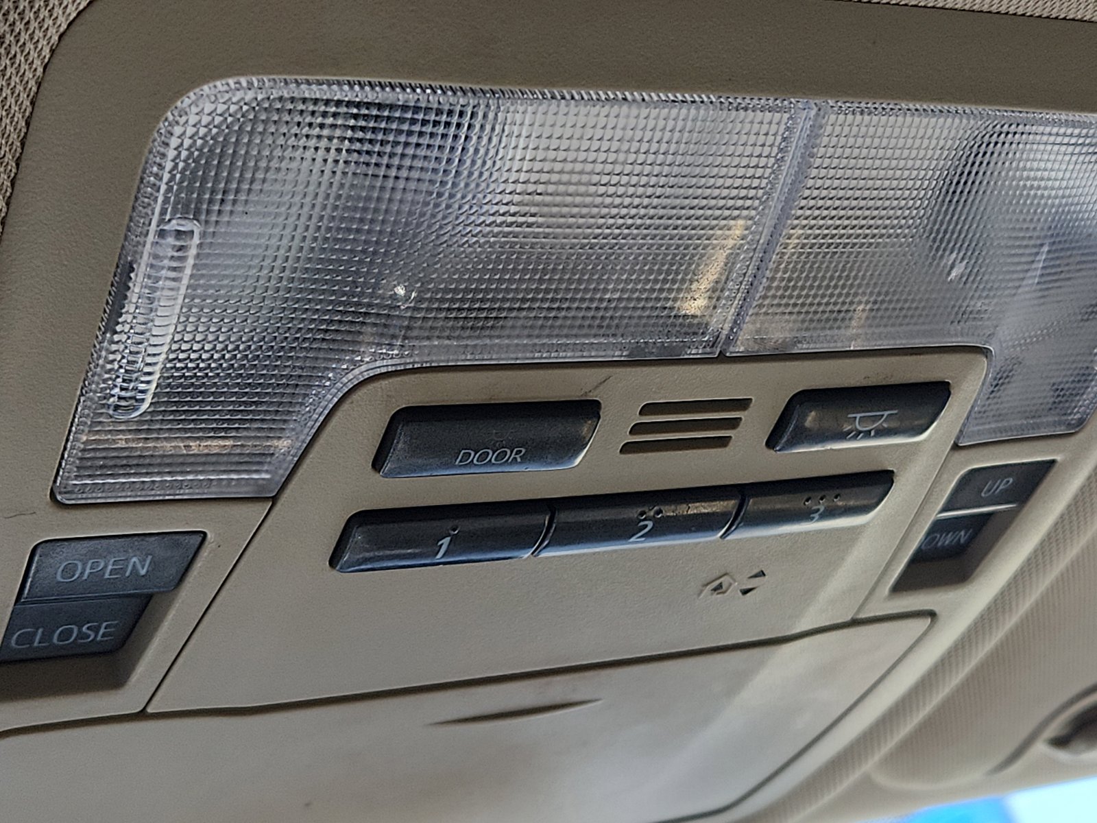 Used 2016 Toyota Highlander XLE FWD image 17
