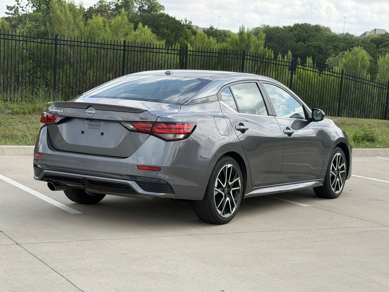 Used 2025 Nissan Sentra SR FWD image 4