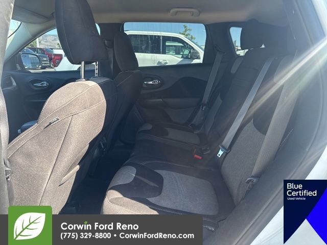 Used 2017 Jeep Cherokee Sport FWD image 13