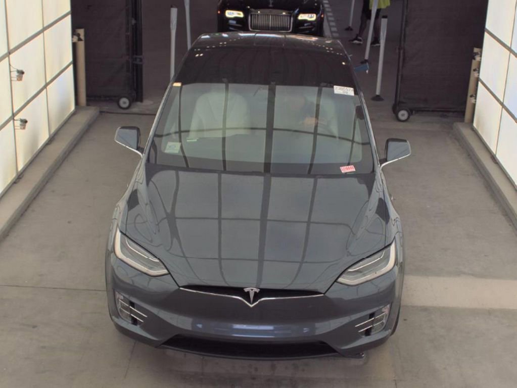 Used 2018 Tesla Model X 75D AWD/4WD image 2
