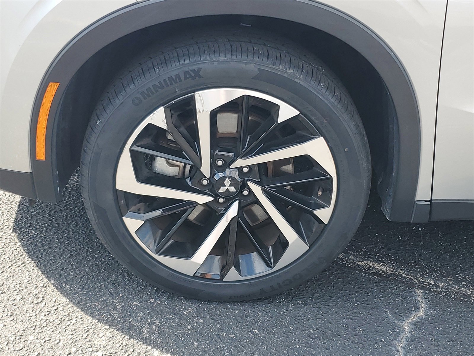 Used 2024 Mitsubishi Outlander SE image 32