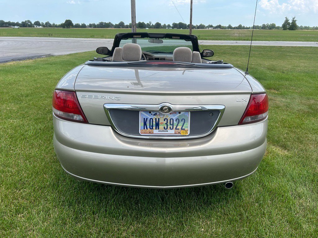 Used 2002 Chrysler Sebring LX image 4