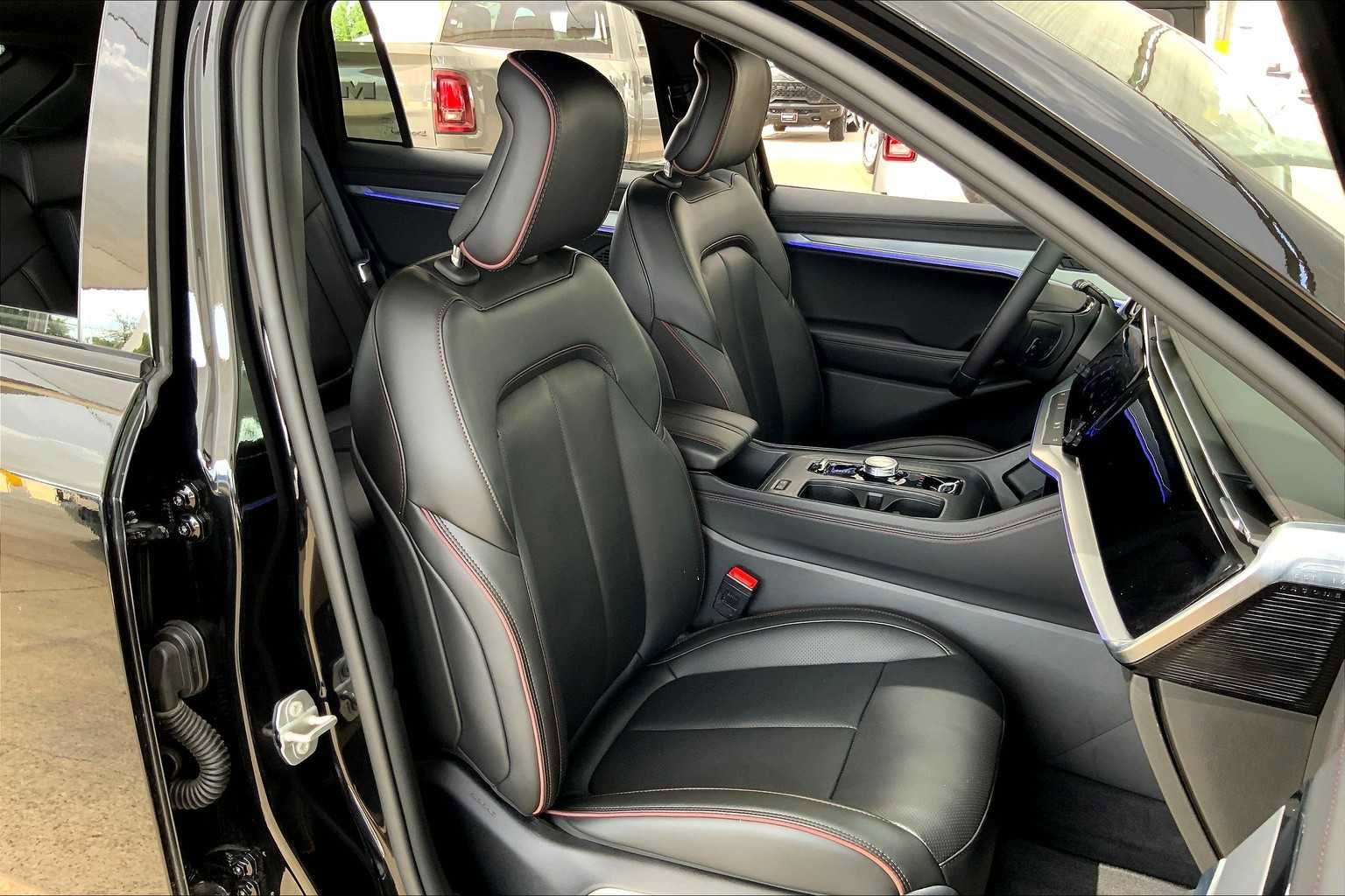 Used 2024 Jeep Wagoneer Launch Edition image 15