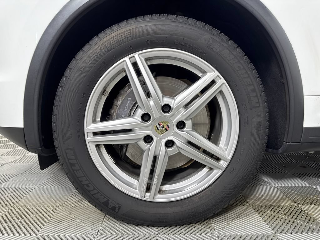Used 2014 Porsche Cayenne Platinum Edition AWD/4WD image 22