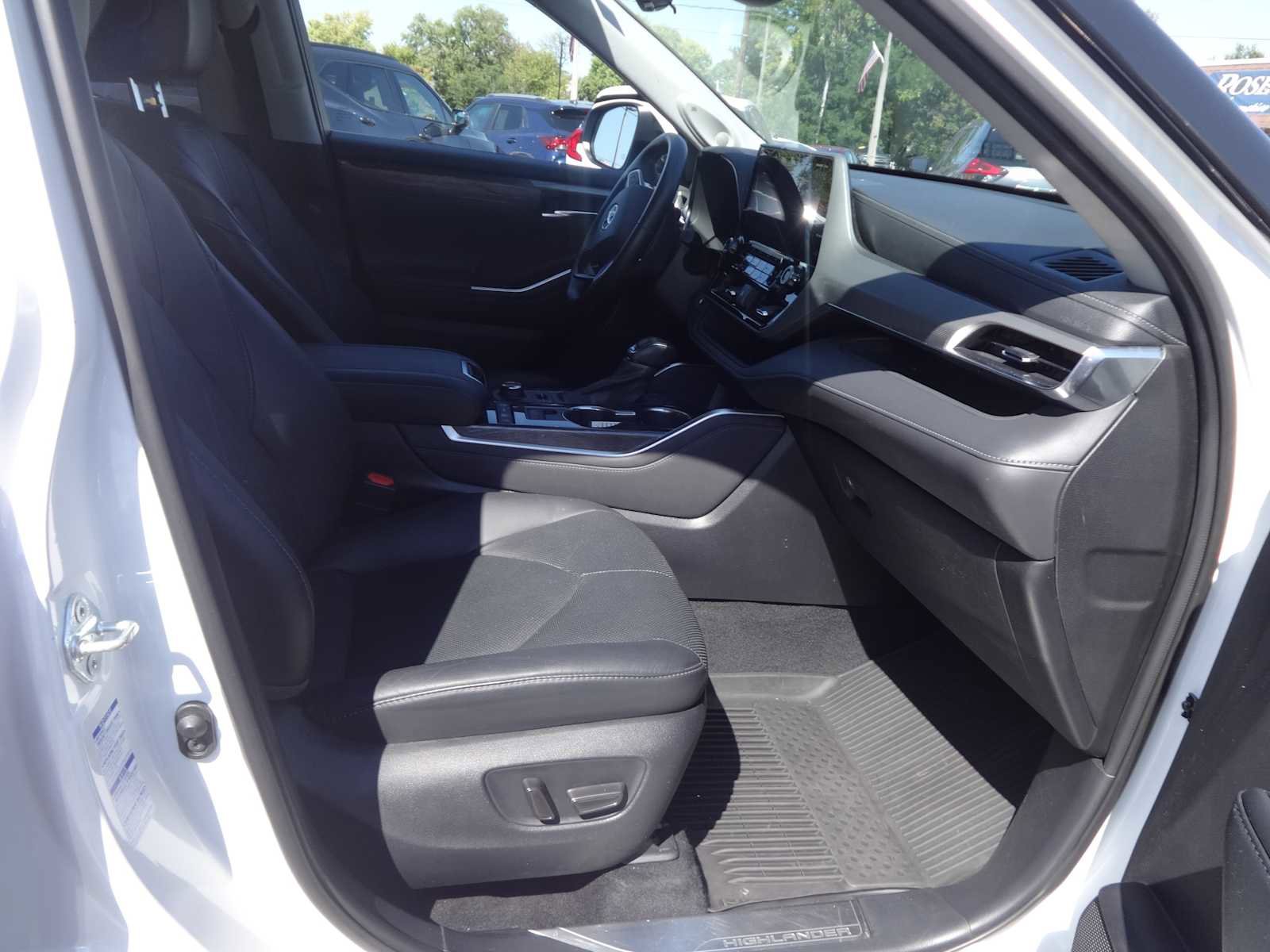 Used 2021 Toyota Highlander Platinum image 9