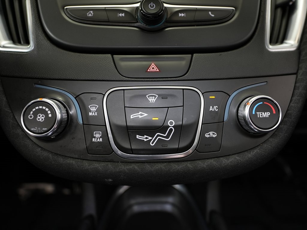 Used 2018 Chevrolet Malibu LT image 39