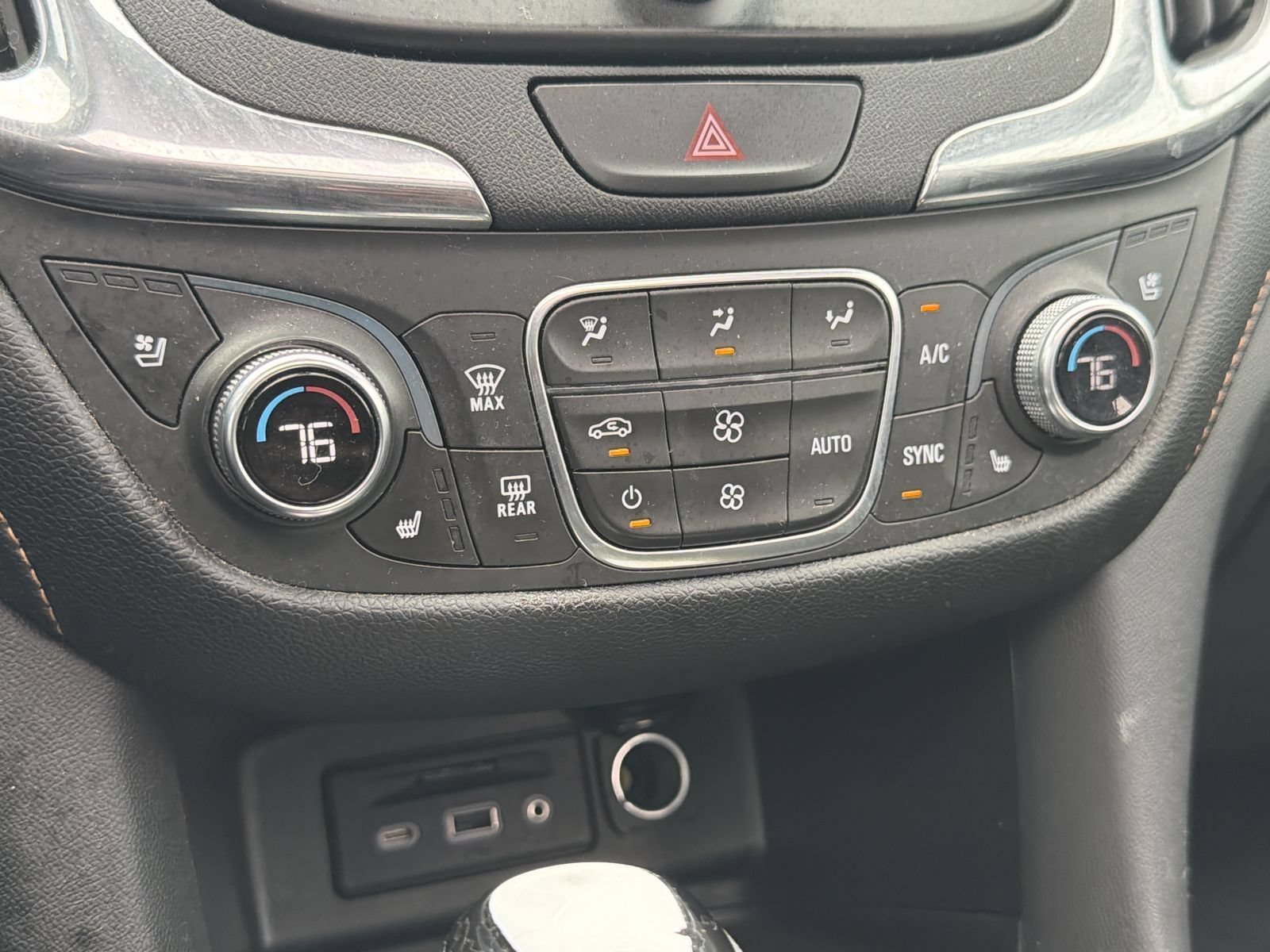 Used 2020 Chevrolet Equinox Premier AWD/4WD image 27