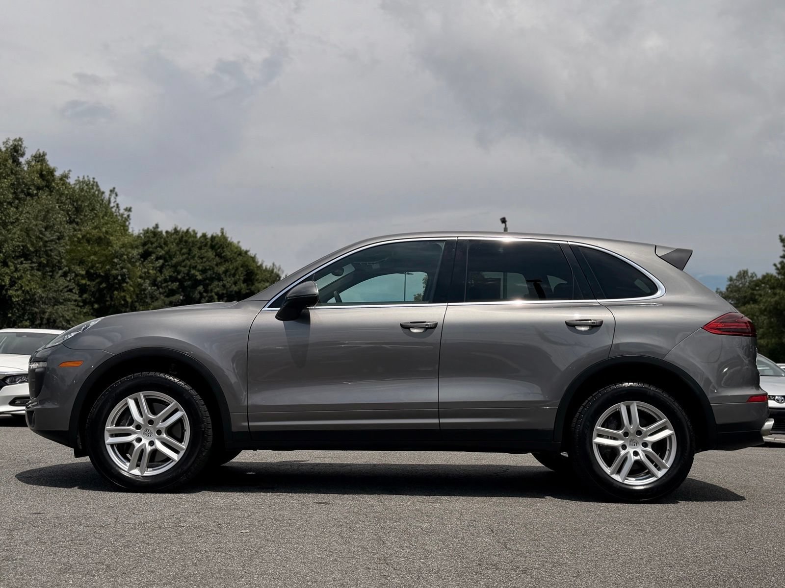 Used 2017 Porsche Cayenne AWD/4WD image 2