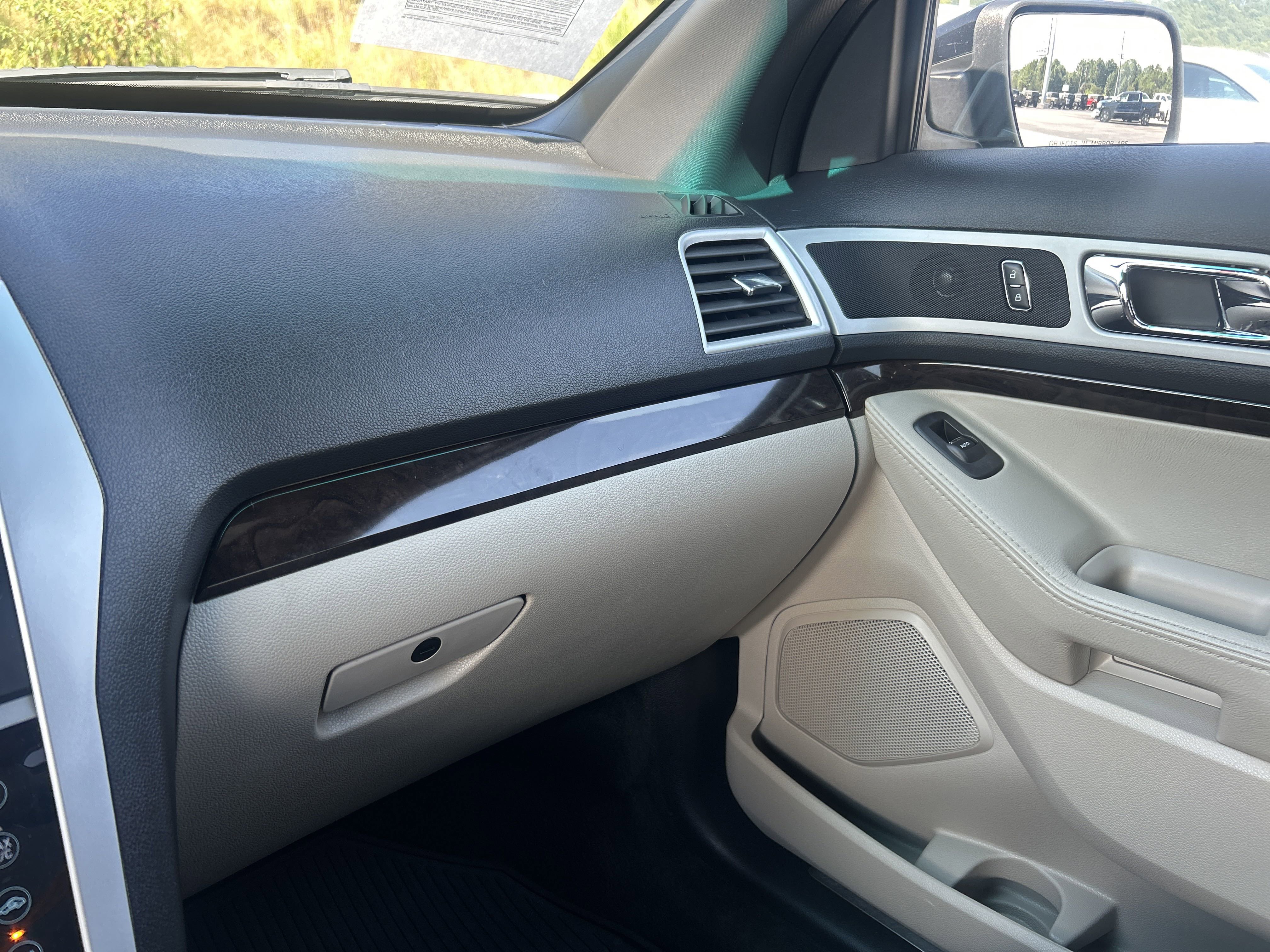 Used 2015 Ford Explorer Limited w/ Equipment Group 303A FWD image 32
