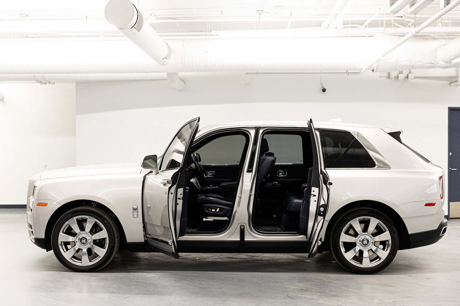 Used 2020 Rolls-Royce Cullinan image 16