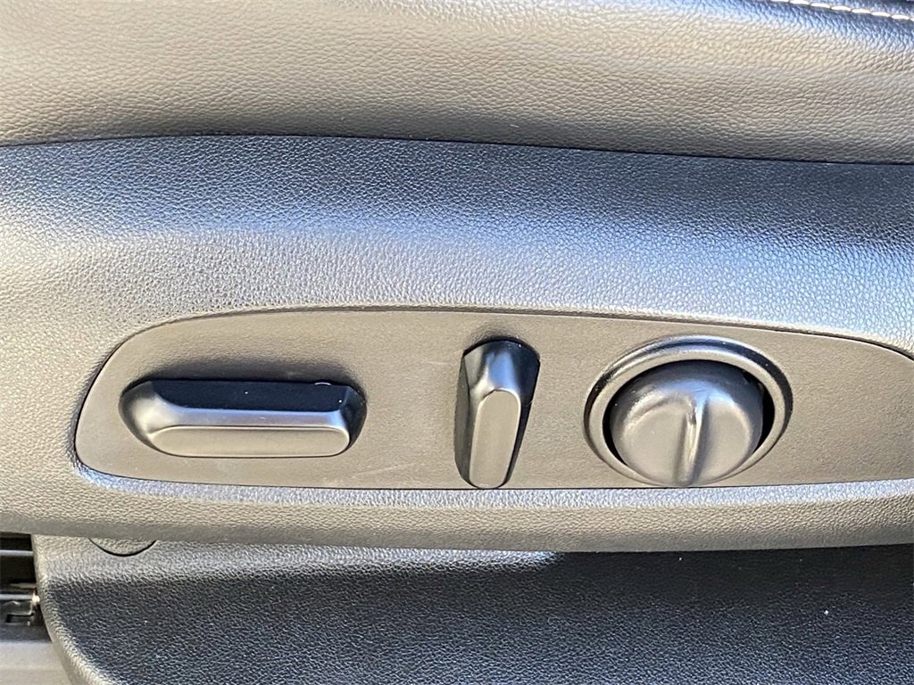 Used 2020 Chevrolet Traverse LT w/ LT Premium Package image 22