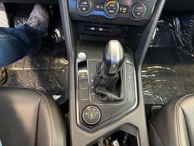 Used 2021 Volkswagen Tiguan SE image 16