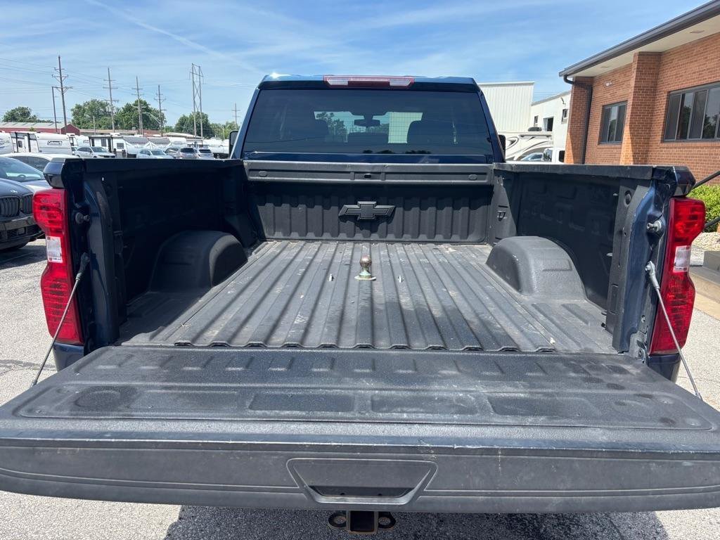 Used 2022 Chevrolet Silverado 2500 Custom w/ Custom Convenience Package AWD/4WD image 9