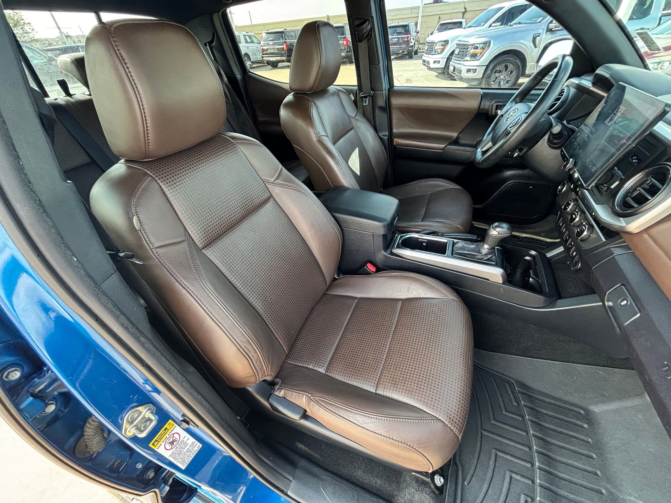 Used 2017 Toyota Tacoma Limited image 29