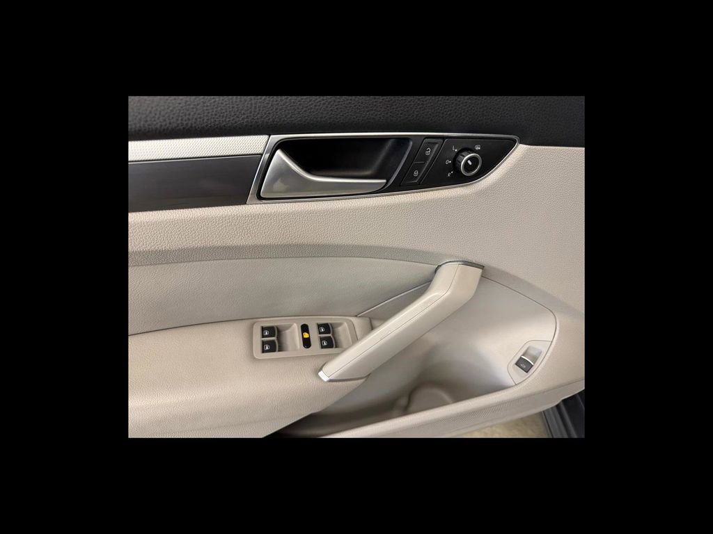 Used 2016 Volkswagen Passat 1.8T R-Line FWD image 12