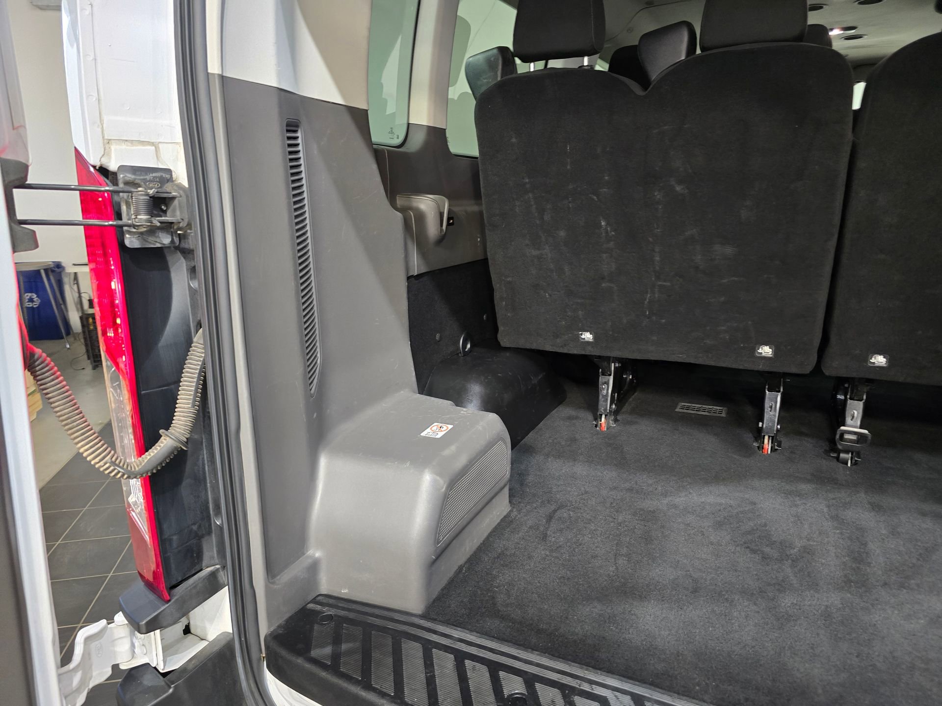 Used 2023 Ford Transit 350 XLT image 40