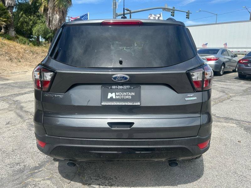 Used 2018 Ford Escape SE w/ SE Sport Appearance Package image 4