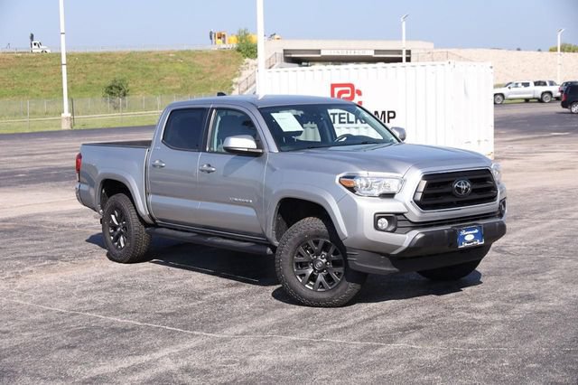 Used 2023 Toyota Tacoma SR5 AWD/4WD image 2