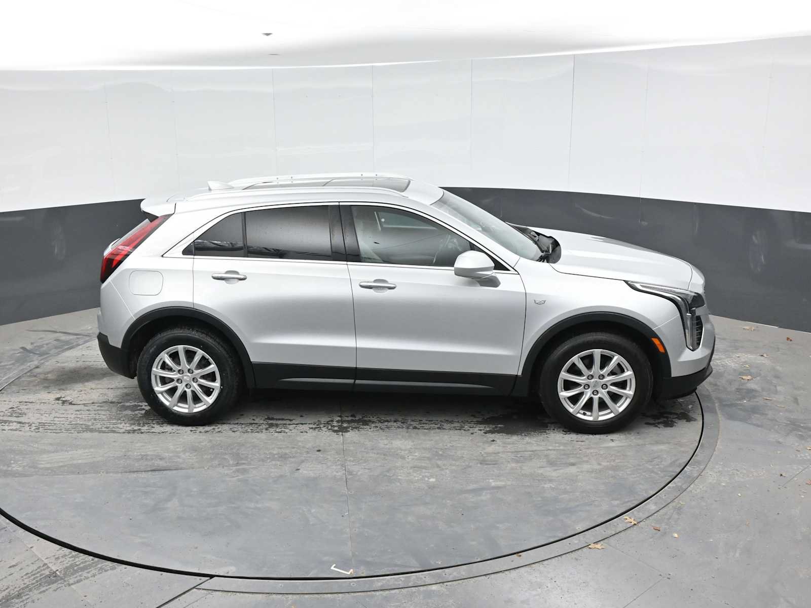 Used 2019 Cadillac XT4 Luxury w/ Cold Weather Package AWD/4WD image 34