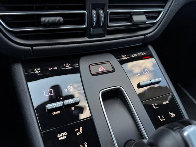 Certified 2026 Porsche Macan AWD/4WD image 32