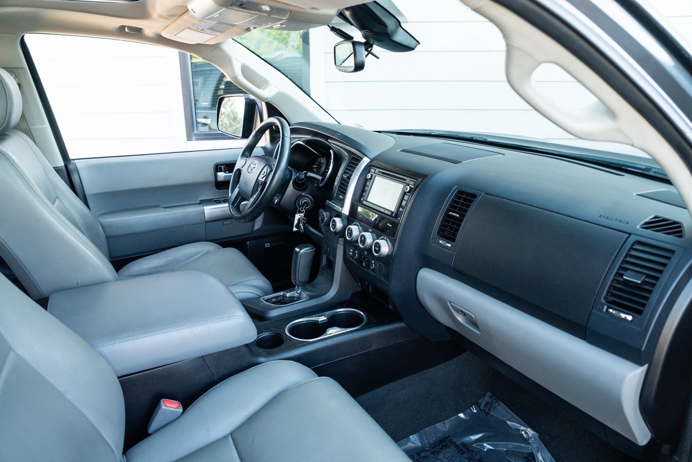 Used 2019 Toyota Sequoia Limited w/ Safety & Convenience Package AWD/4WD image 21