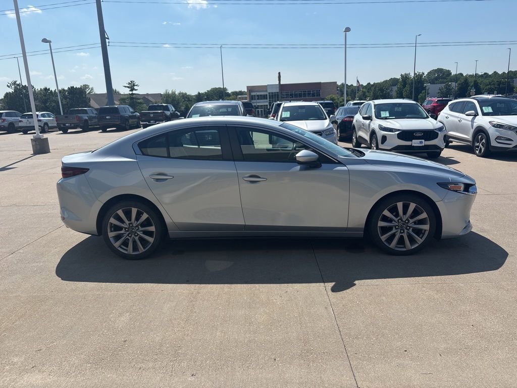 Used 2019 MAZDA MAZDA3 Sedan w/ Select Package FWD image 4