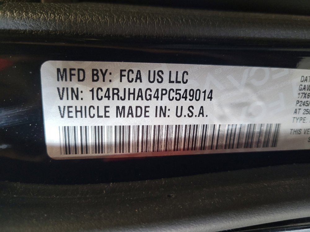 Used 2023 Jeep Grand Cherokee Laredo AWD/4WD image 33