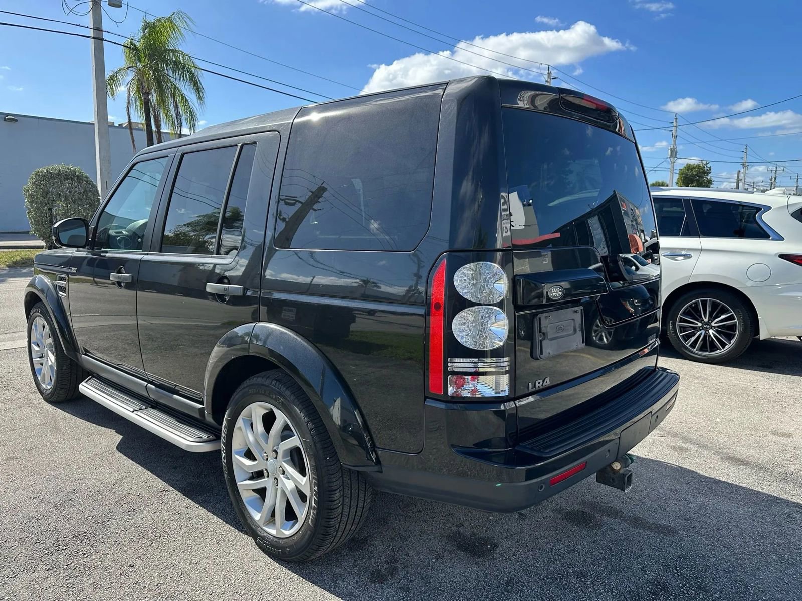 Used 2016 Land Rover LR4 HSE Silver Edition image 5