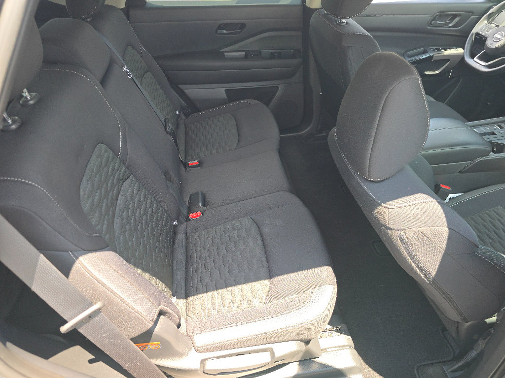 Used 2023 Nissan Pathfinder S FWD image 15