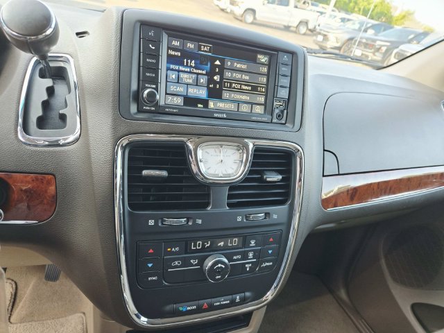 Used 2015 Chrysler Town & Country Touring FWD image 23