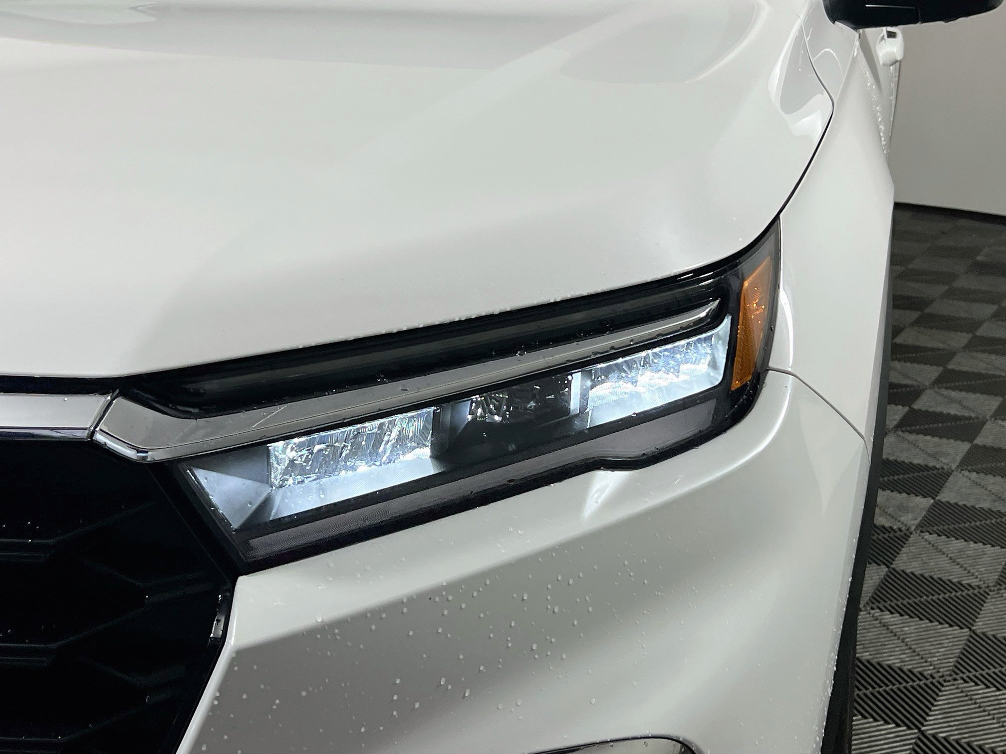 Used 2025 Honda Pilot Elite image 11