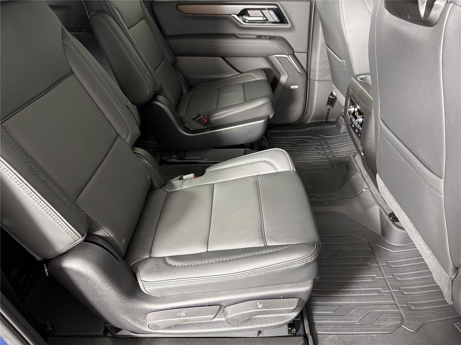 New 2026 GMC Yukon XL Denali w/ Denali Reserve Package AWD/4WD image 14