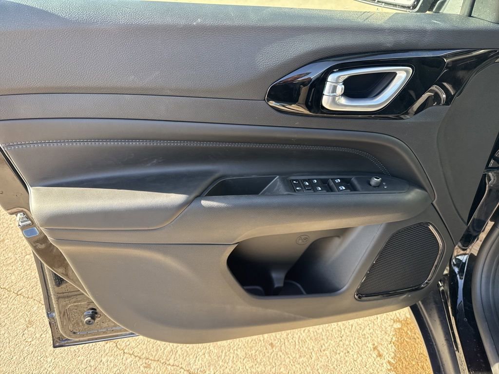 New 2026 Jeep Compass Latitude image 11