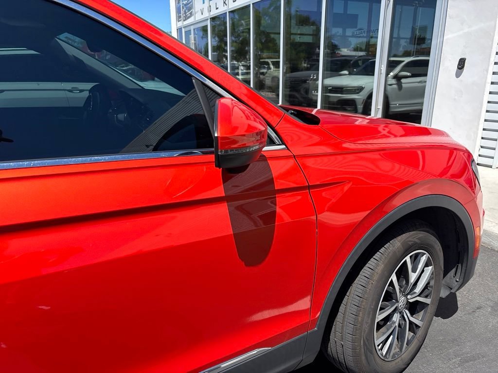 Used 2018 Volkswagen Tiguan SE w/ Panoramic Sunroof Package FWD image 10