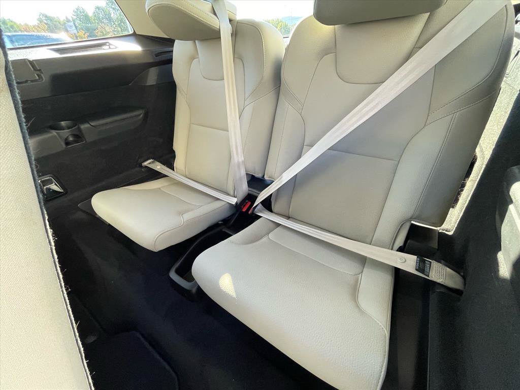 Used 2023 Volvo XC90 B5 Core AWD/4WD image 14