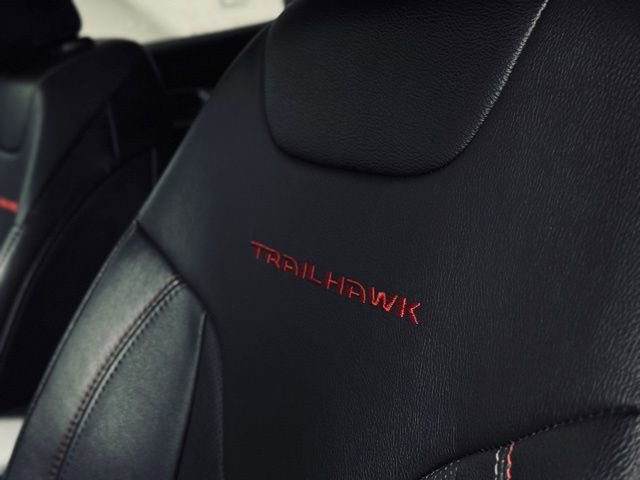 Used 2025 Jeep Compass Trailhawk w/ Trailhawk Elite Group image 18