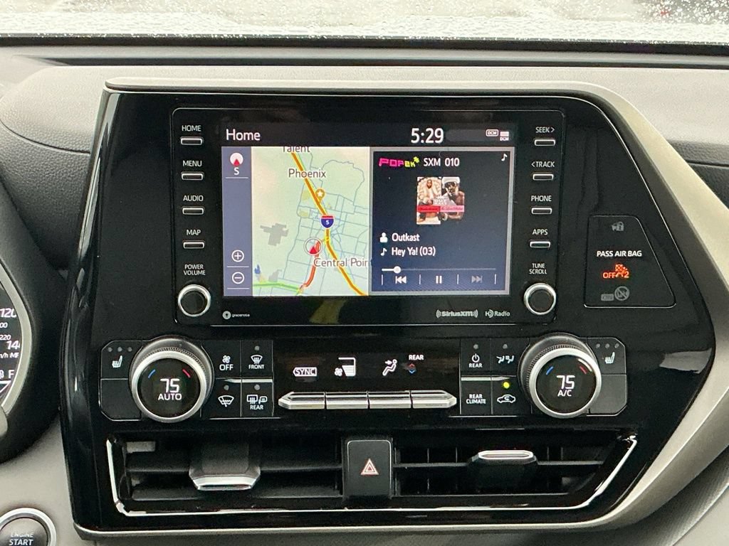 Used 2020 Toyota Highlander XLE AWD/4WD image 30