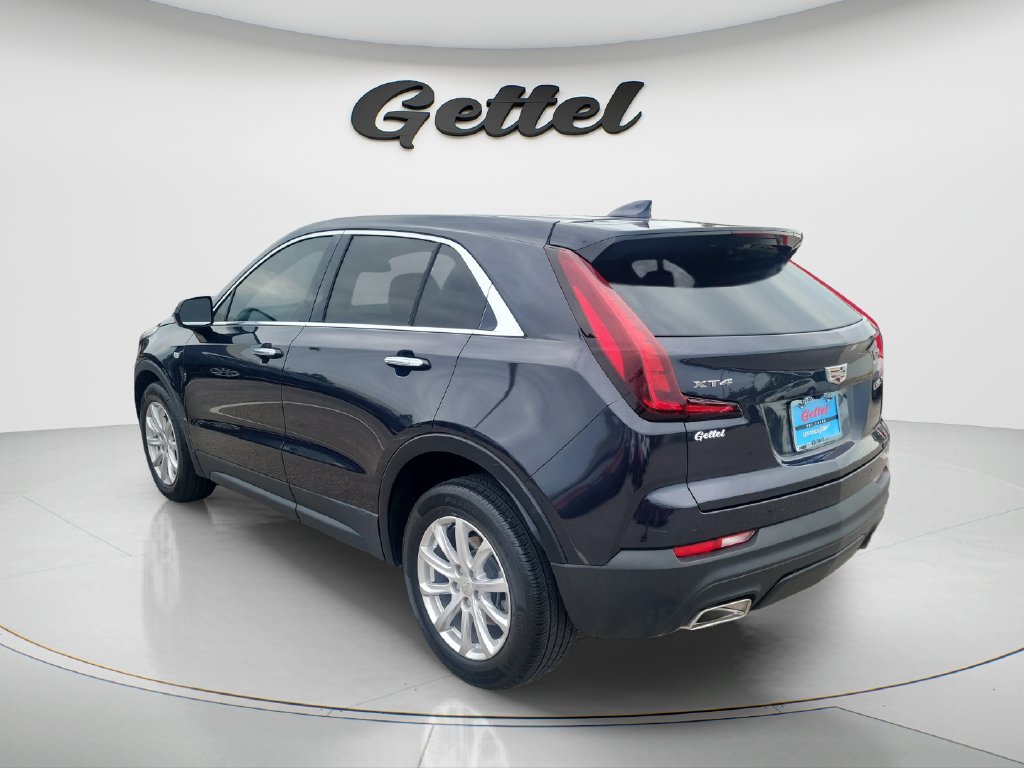 Used 2023 Cadillac XT4 Luxury w/ Cold Weather Package FWD image 7