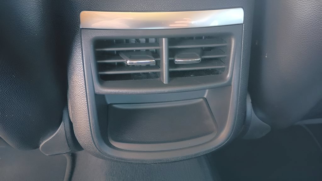 Used 2018 Chevrolet Impala LT FWD image 13