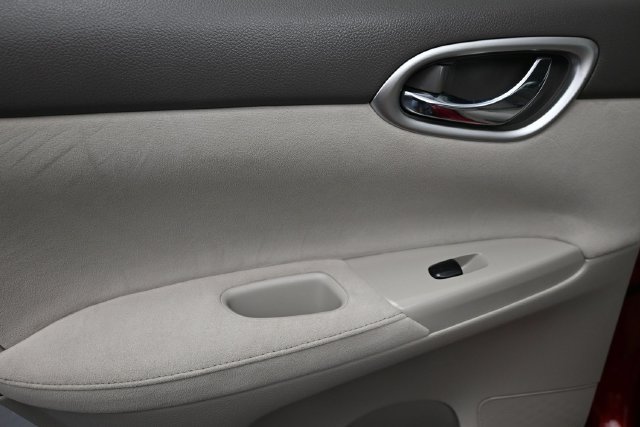 Used 2013 Nissan Sentra SL w/ Premium Pkg FWD image 9