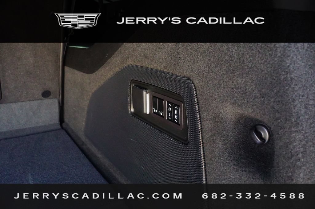 Used 2024 Cadillac Escalade ESV V AWD/4WD image 27